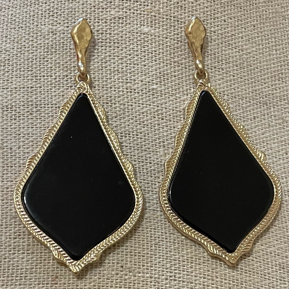 🎉HOST PICK!❤️ Carrie Black Goldtone Earrings